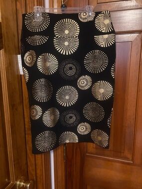 LuLaRoe Black Pencil Skirt with Gold Circular Metallic Print
